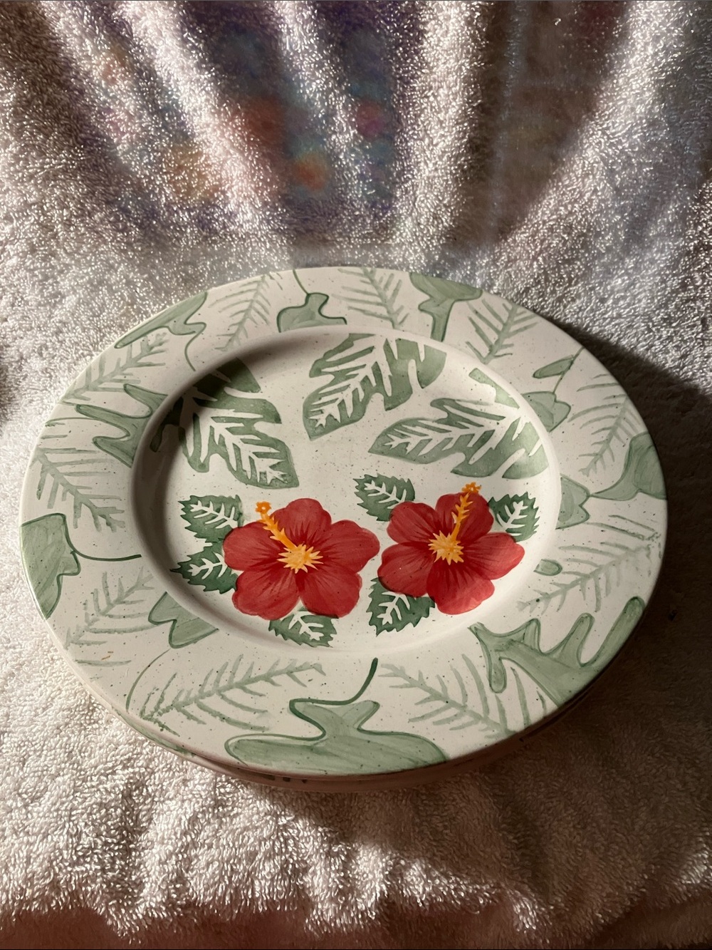 2 Hand-Painted Botanical Stonemite Hibiscus Ceramic Dinner Plate - Red & Green